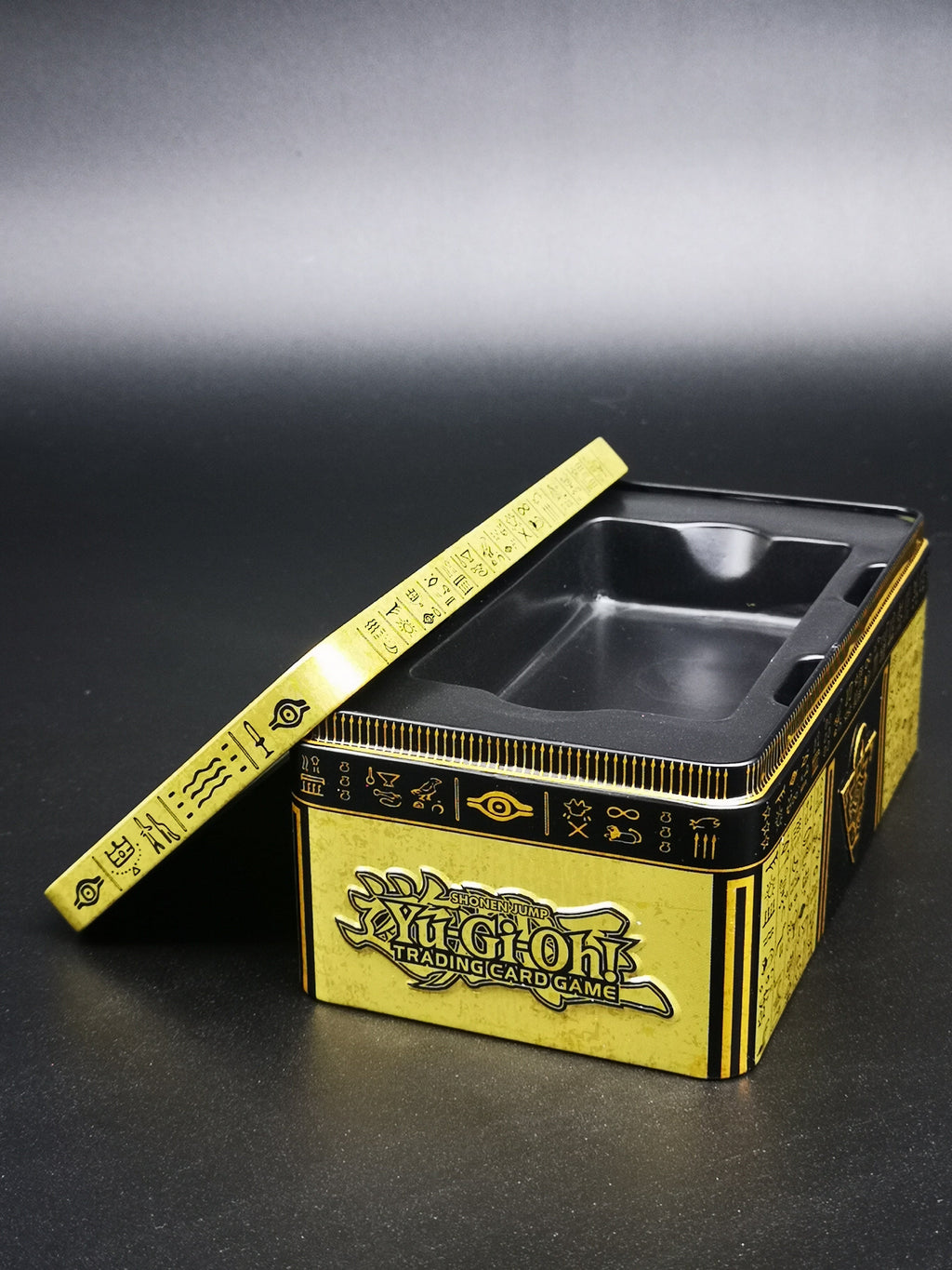 Yu-Gi-Oh! Metallbox Casing "Tin of Lost Memories" 2020 Geöffnet